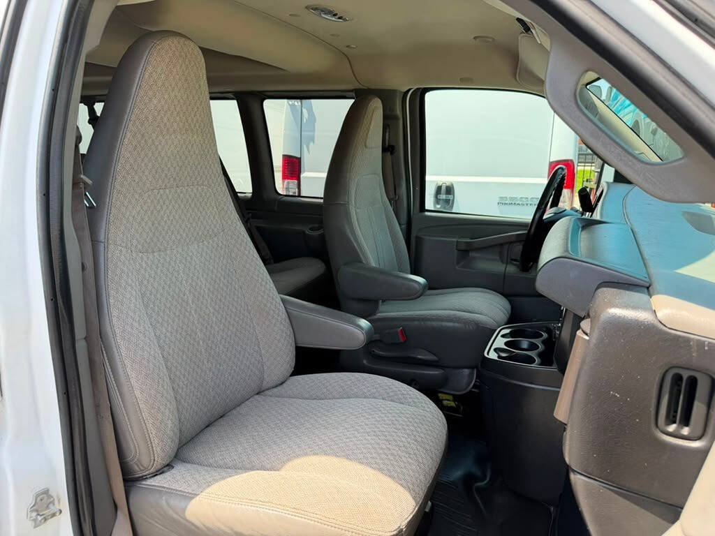 Used 2016 Chevrolet Express 2500 LS RWD image 9