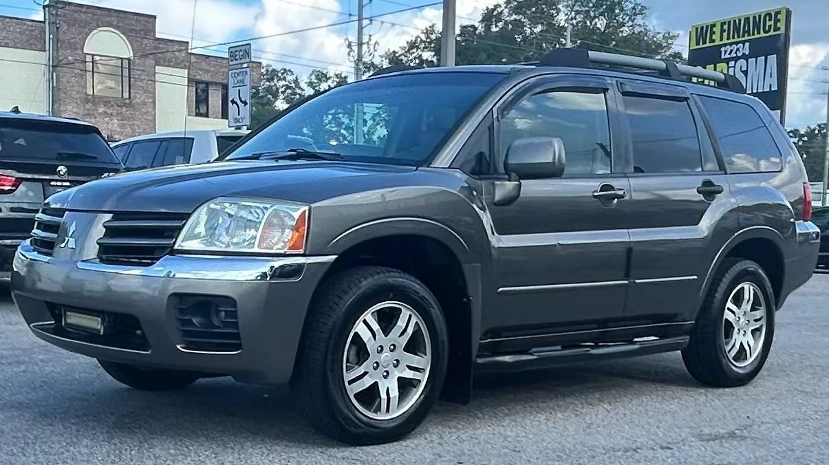 Used 2005 Mitsubishi Endeavor XLS FWD image 2