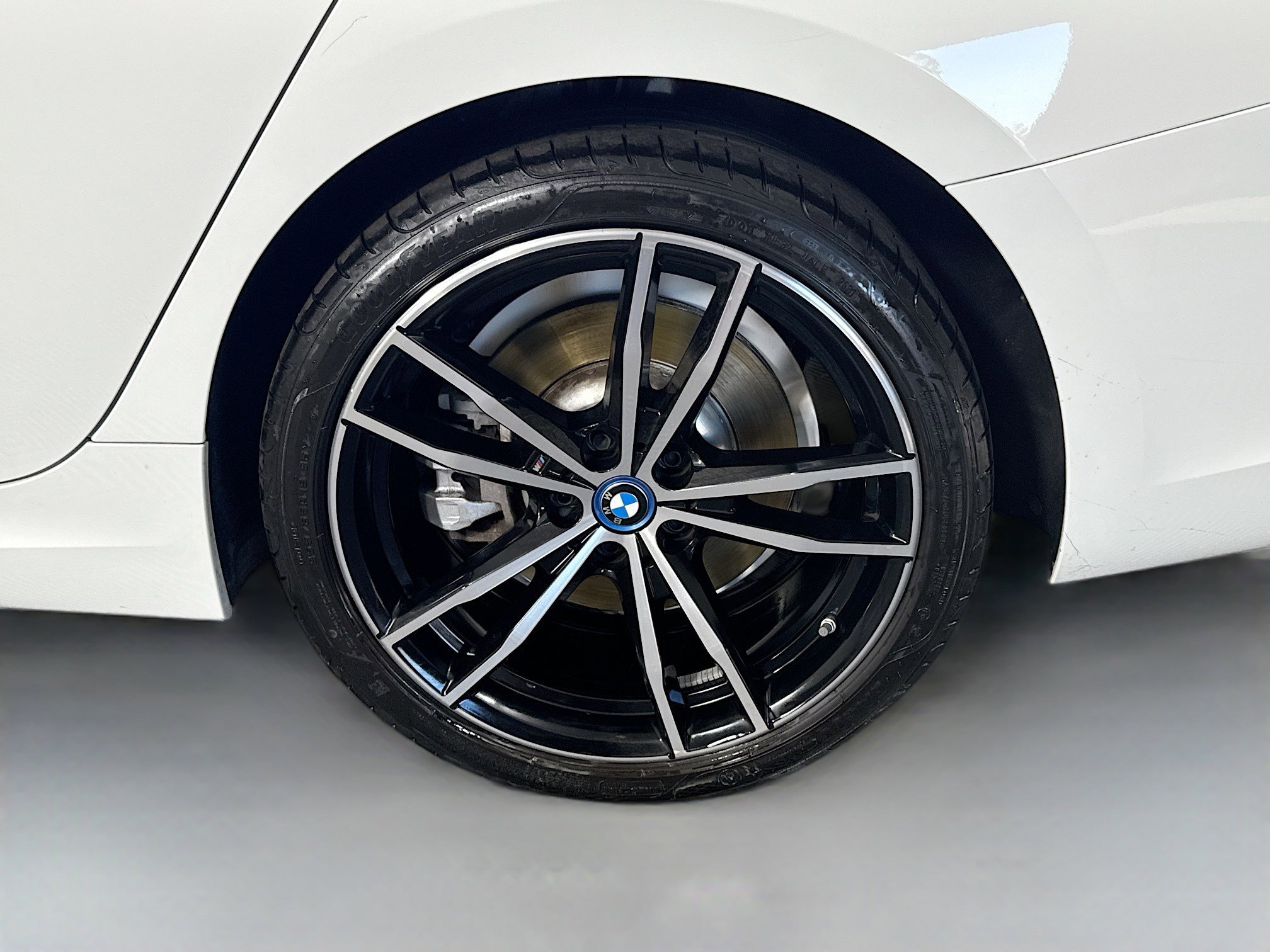 Used 2022 BMW 330e w/ M Sport Package image 37