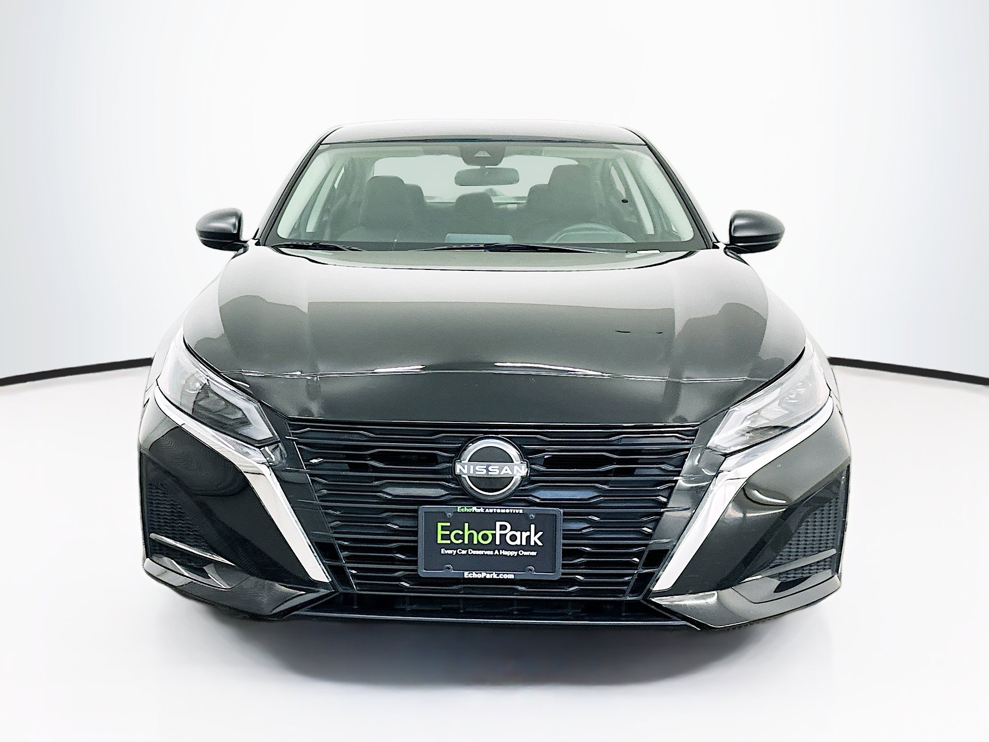 Used 2025 Nissan Altima 2.5 SV FWD image 2