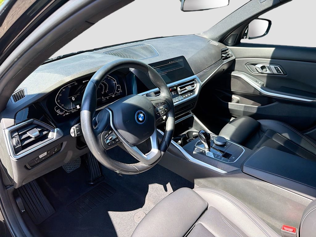 Used 2022 BMW 330e w/ Driving Assistance Package image 9