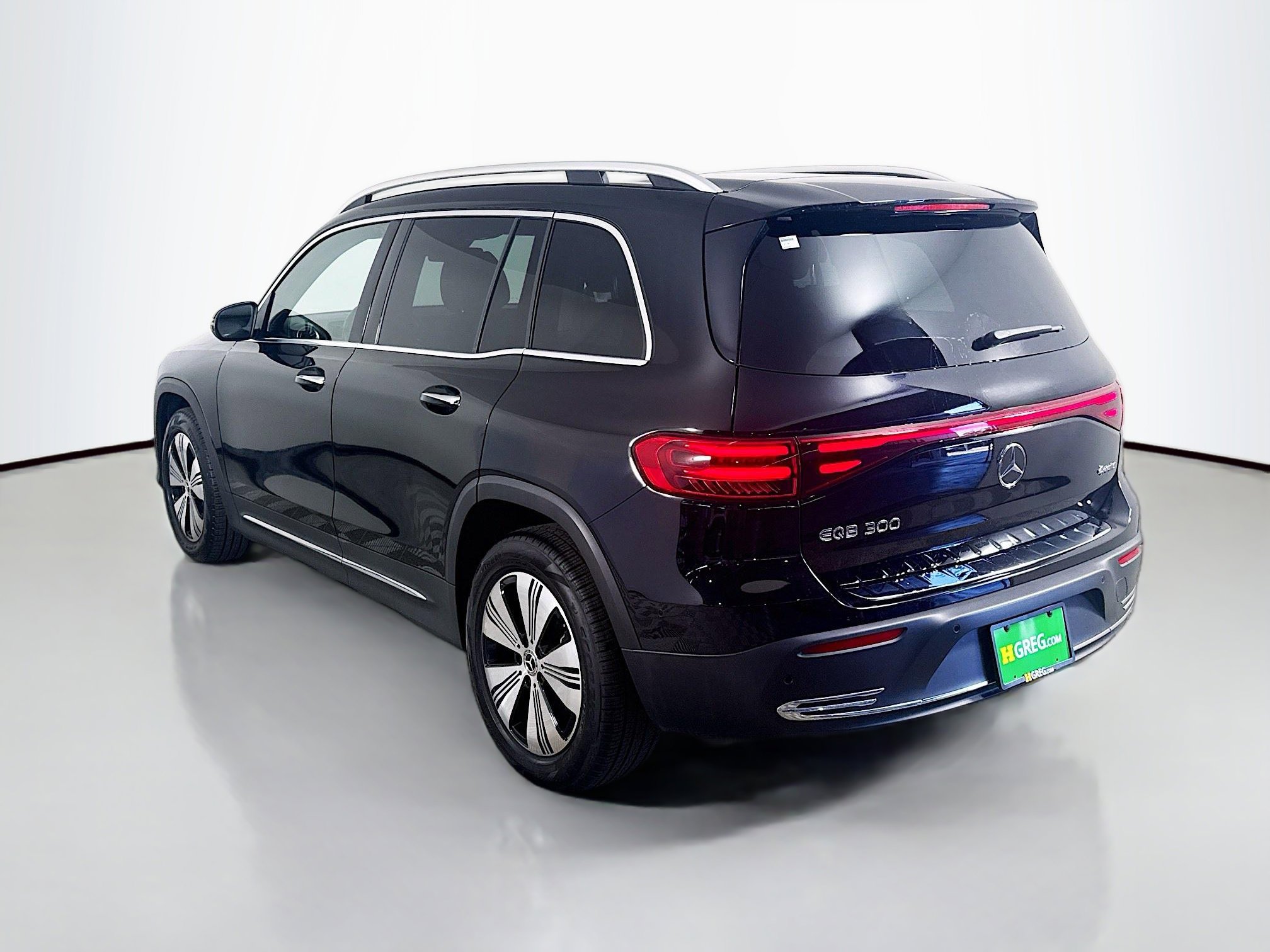 Used 2024 Mercedes-Benz EQB 300 4MATIC image 7