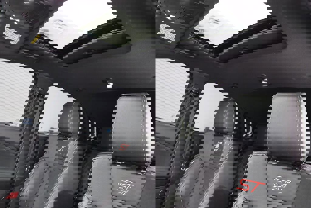 Used 2018 Ford Focus ST w/ Equipment Group 402A image 23