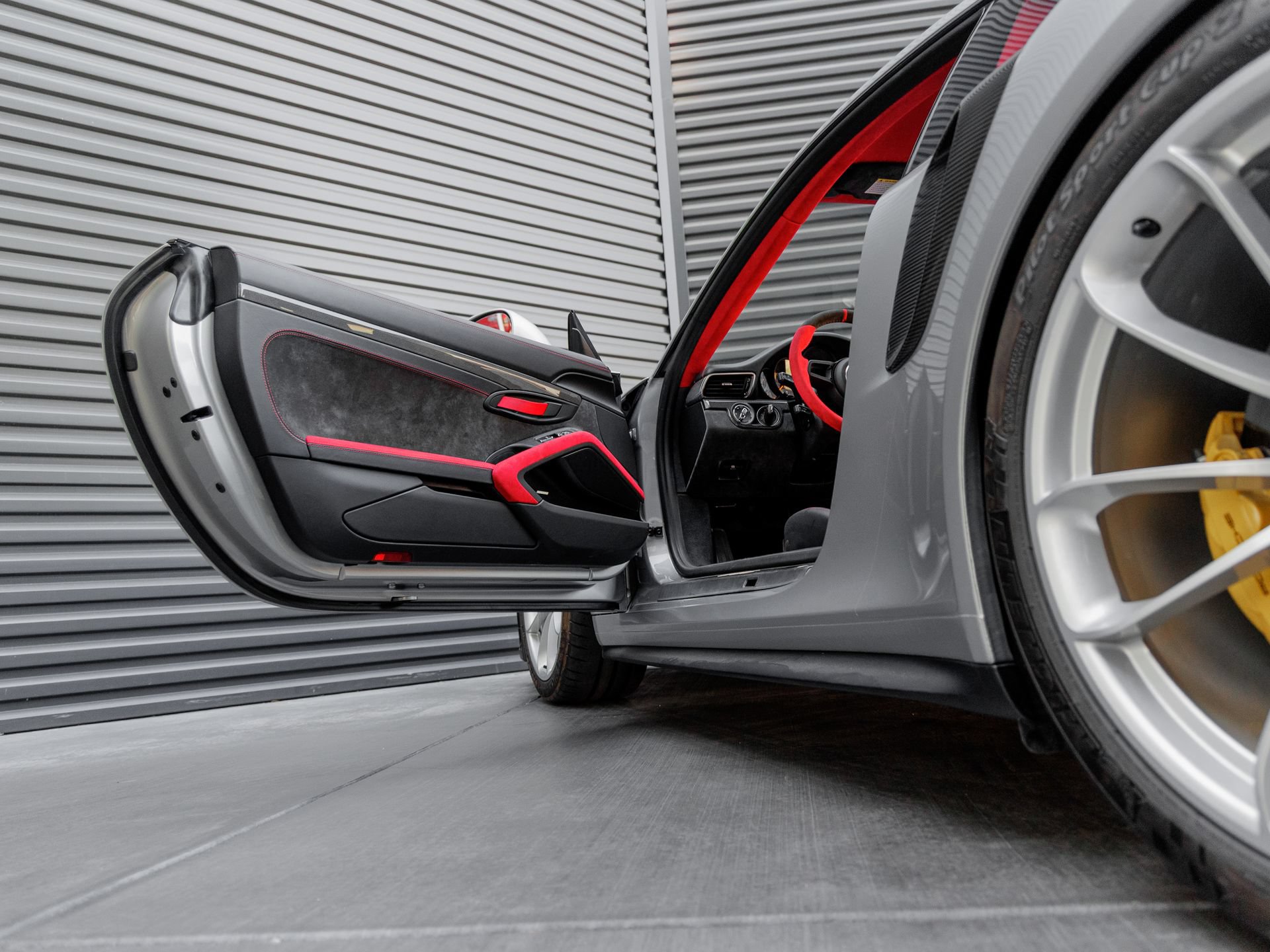 Certified 2018 Porsche 911 GT2 RS RWD image 15