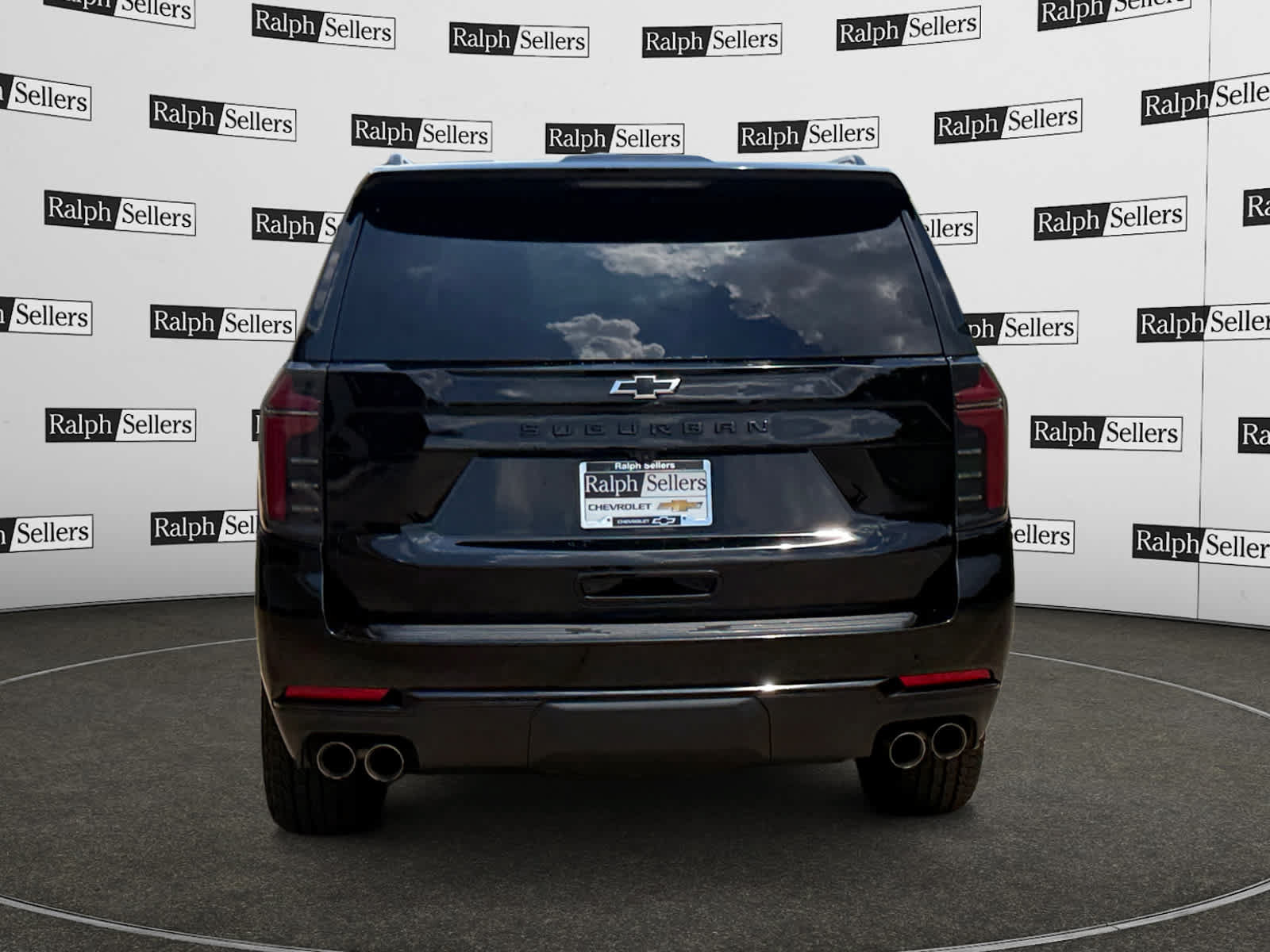 Used 2025 Chevrolet Suburban Z71 AWD/4WD image 5