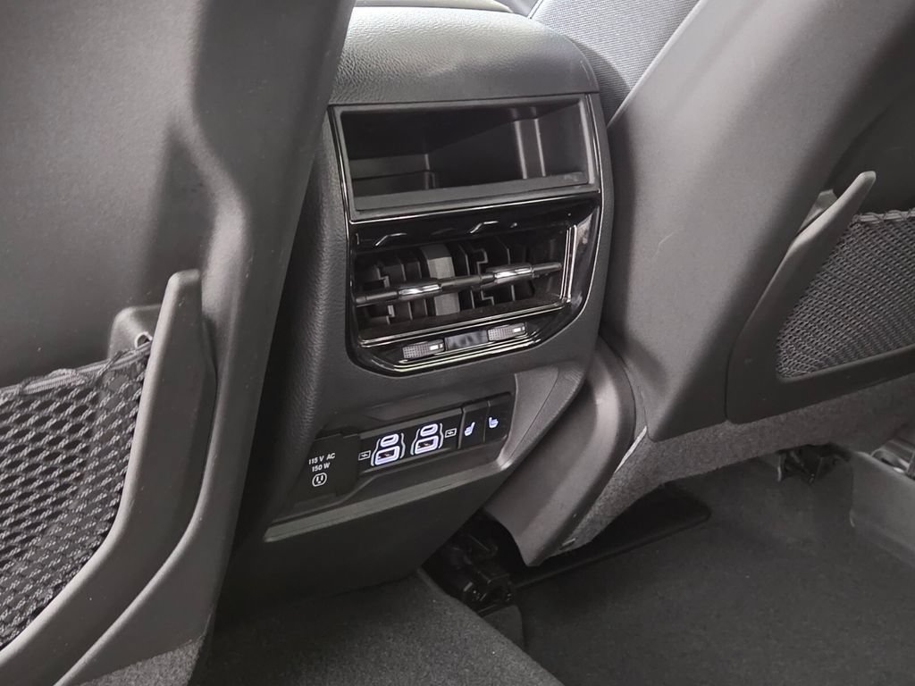 Used 2024 Jeep Grand Cherokee Limited w/ Luxury Tech Group II RWD image 19