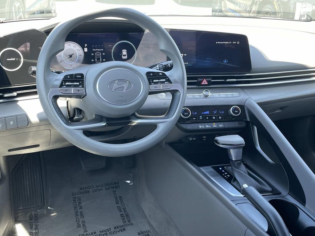 Certified 2024 Hyundai Elantra SEL FWD image 6