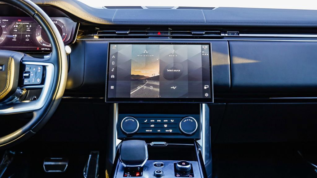 Used 2023 Land Rover Range Rover SE image 16