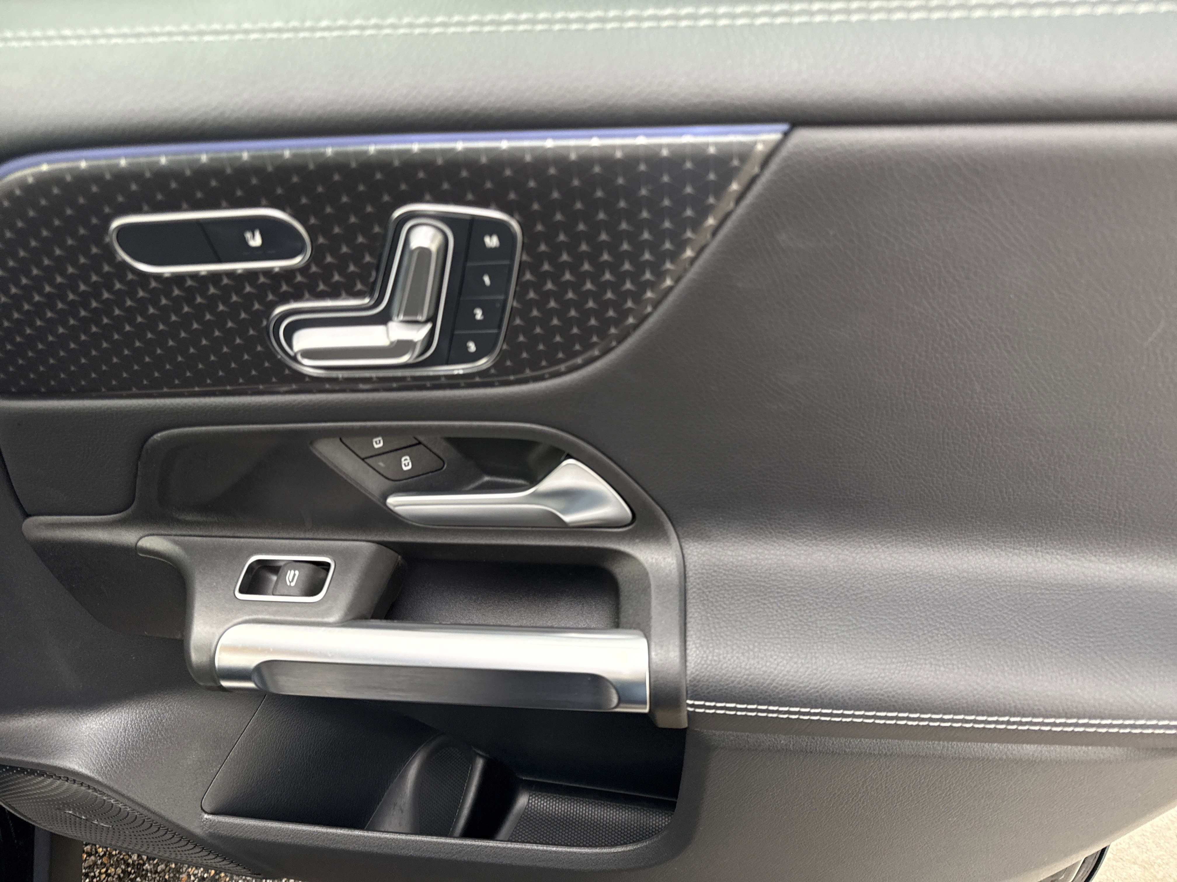 Certified 2025 Mercedes-Benz GLB 250 4MATIC image 17