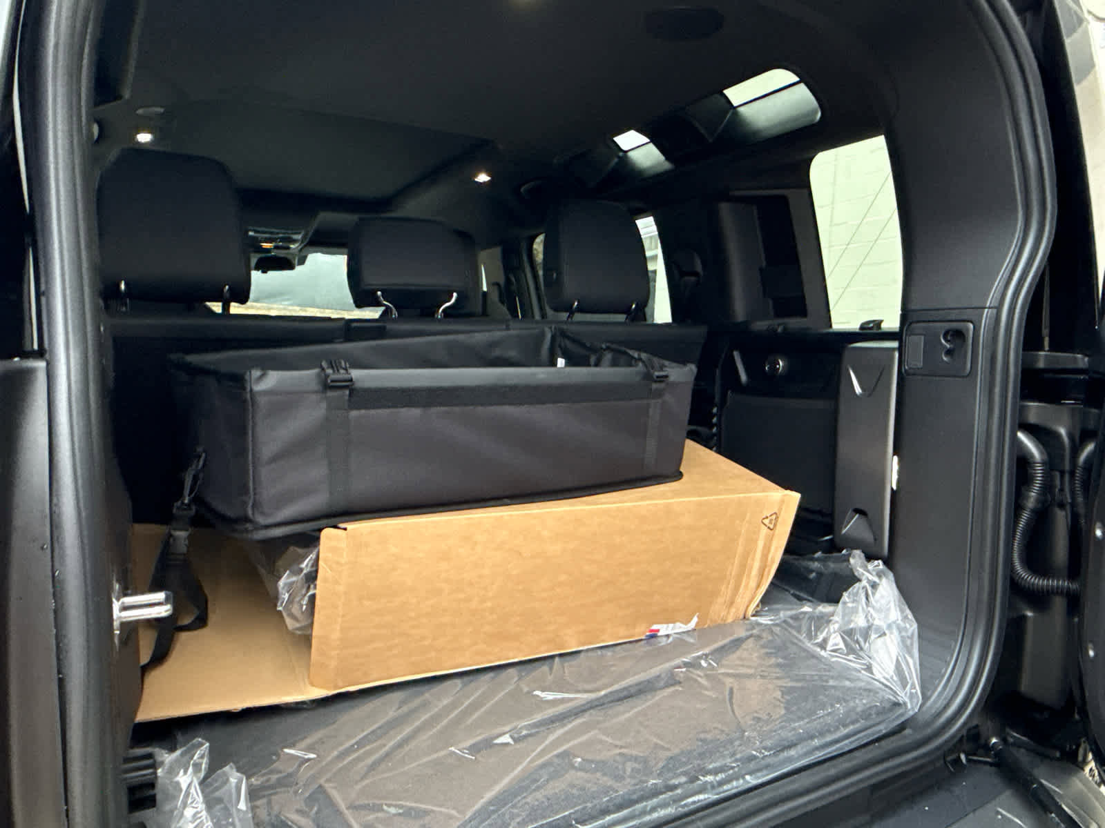 New 2026 Land Rover Defender 110 OCTA image 18