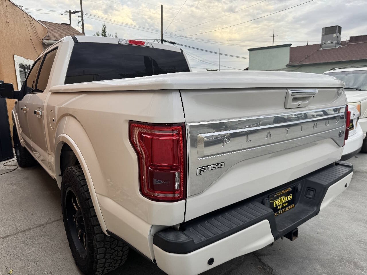 Used 2015 Ford F150 Platinum w/ Equipment Group 701A Luxury AWD/4WD image 6
