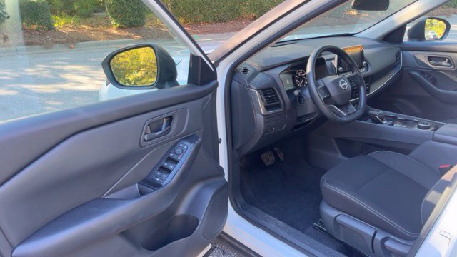 Used 2025 Nissan Rogue S AWD/4WD image 4