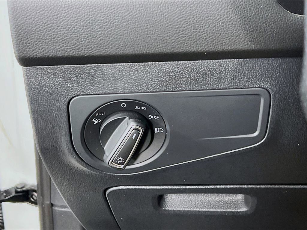 Used 2024 Volkswagen Tiguan SEL R-Line image 9