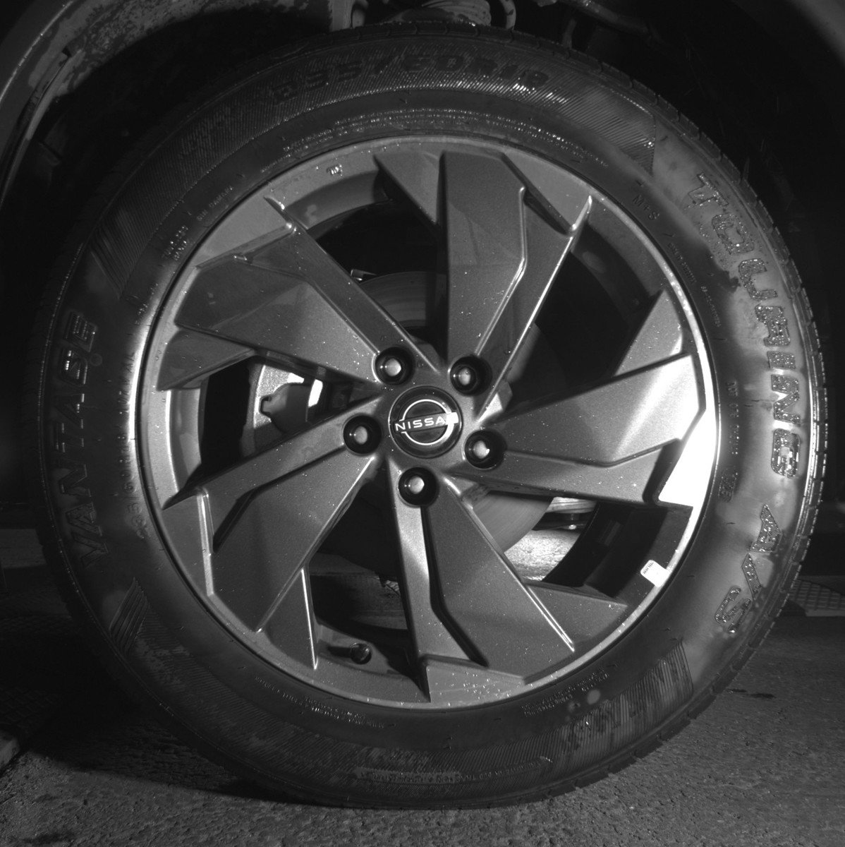 Used 2025 Nissan Rogue SV image 12