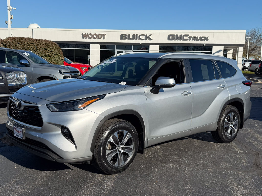 Used 2024 Toyota Highlander XLE FWD image 6