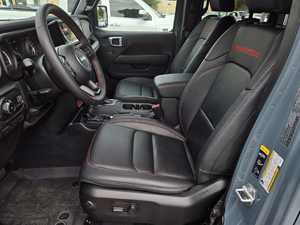 Used 2024 Jeep Wrangler Unlimited Rubicon w/ Convenience Group AWD/4WD image 18