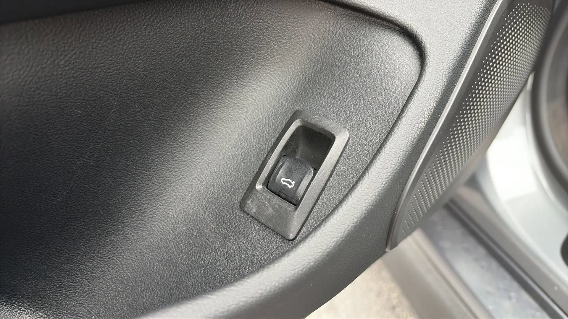 Used 2022 BMW i4 eDrive40 w/ Premium Package image 13