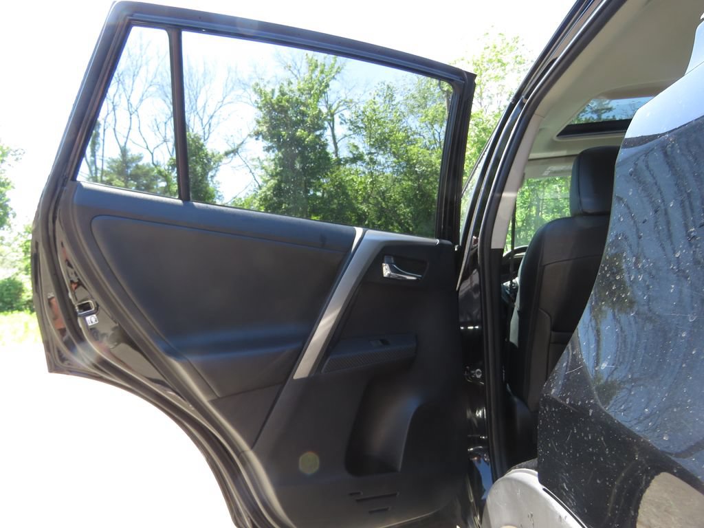 Used 2015 Toyota RAV4 Limited AWD/4WD image 19