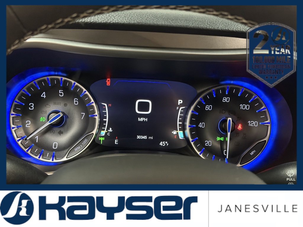 Used 2022 Chrysler Pacifica Touring-L w/ Uconnect Theater Family Group image 5