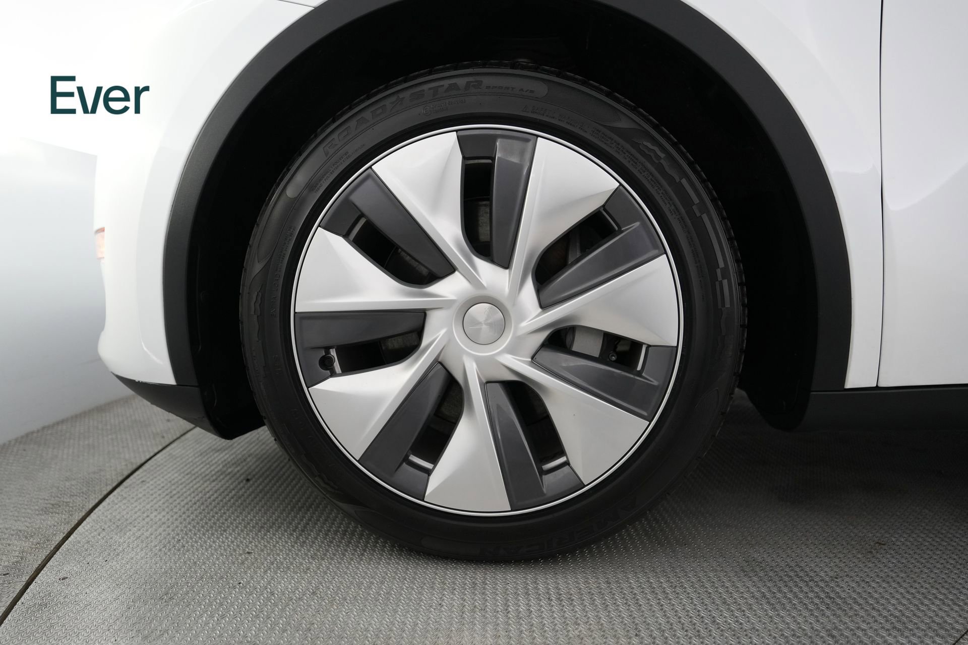 Used 2023 Tesla Model Y Long Range image 19