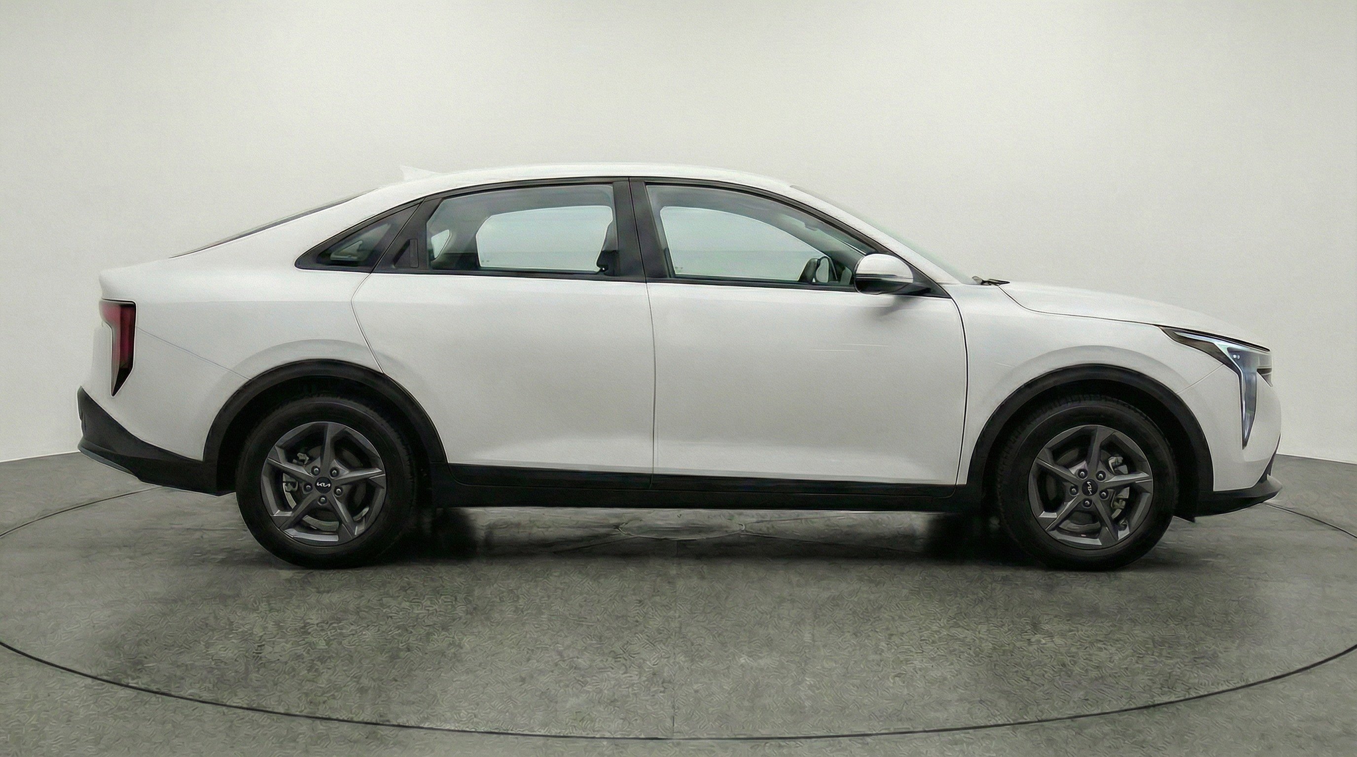 Used 2025 Kia K4 LXS image 11