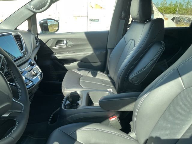 New 2026 Chrysler Pacifica Select image 18