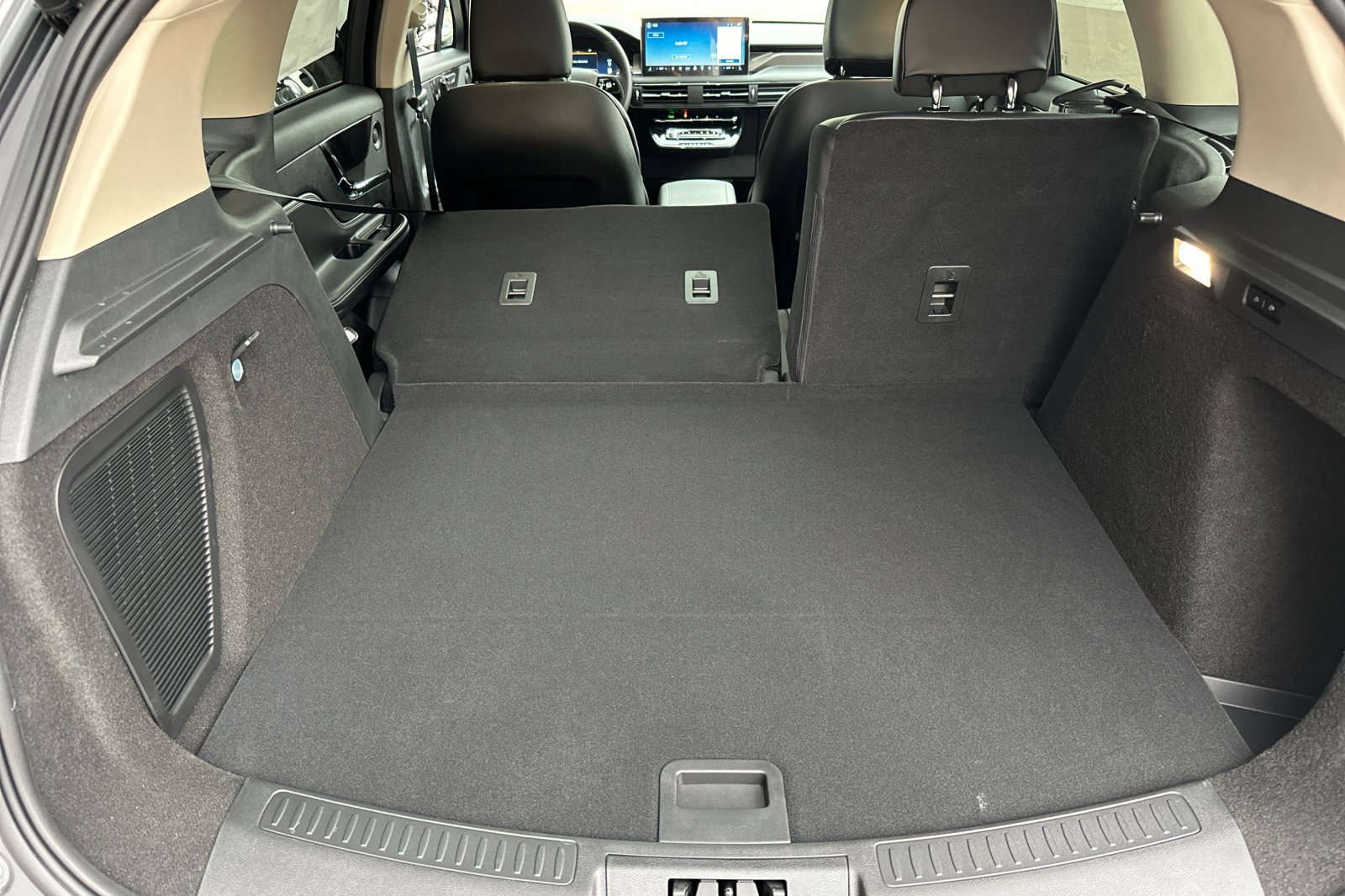 New 2025 Lincoln Corsair Reserve w/ Equipment Group 202A image 14