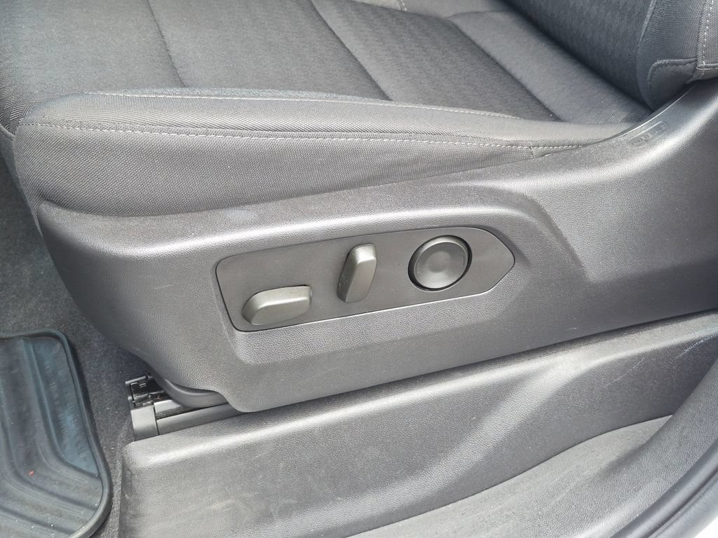 Used 2023 Chevrolet Silverado 1500 LT AWD/4WD image 15