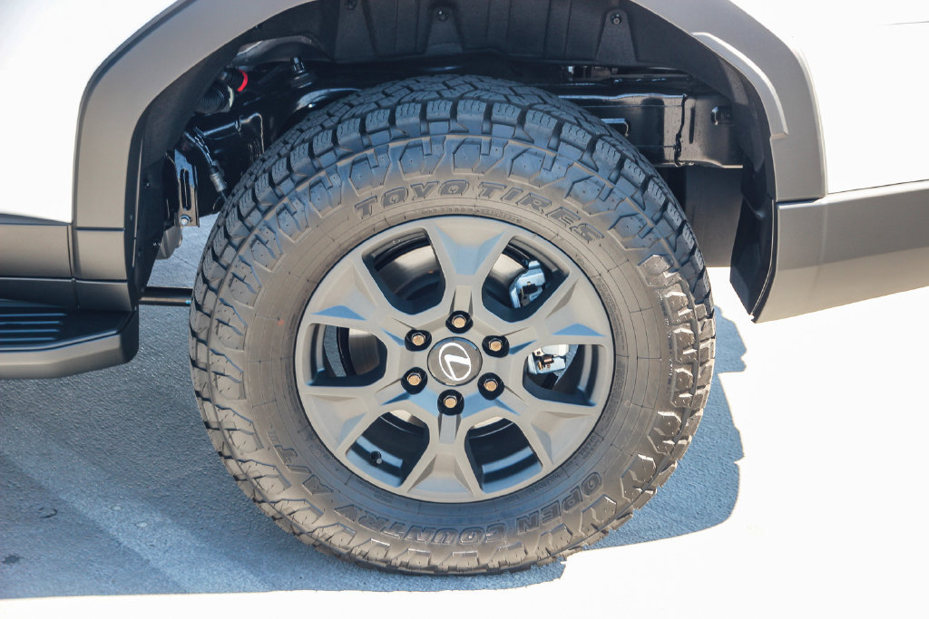 Certified 2026 Lexus GX 550 AWD/4WD image 12