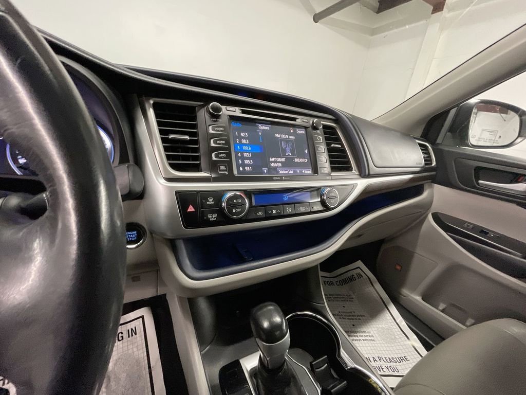 Used 2014 Toyota Highlander Limited Platinum image 17