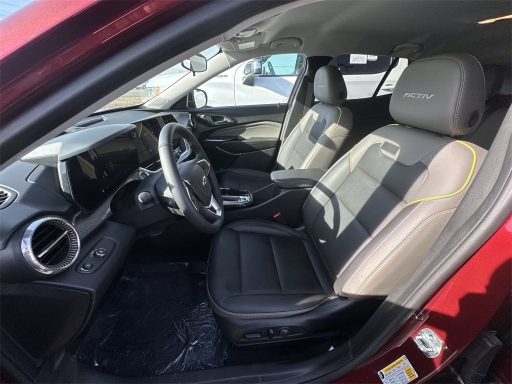 Used 2024 Chevrolet Trax ACTIV w/ Driver Confidence Package image 11