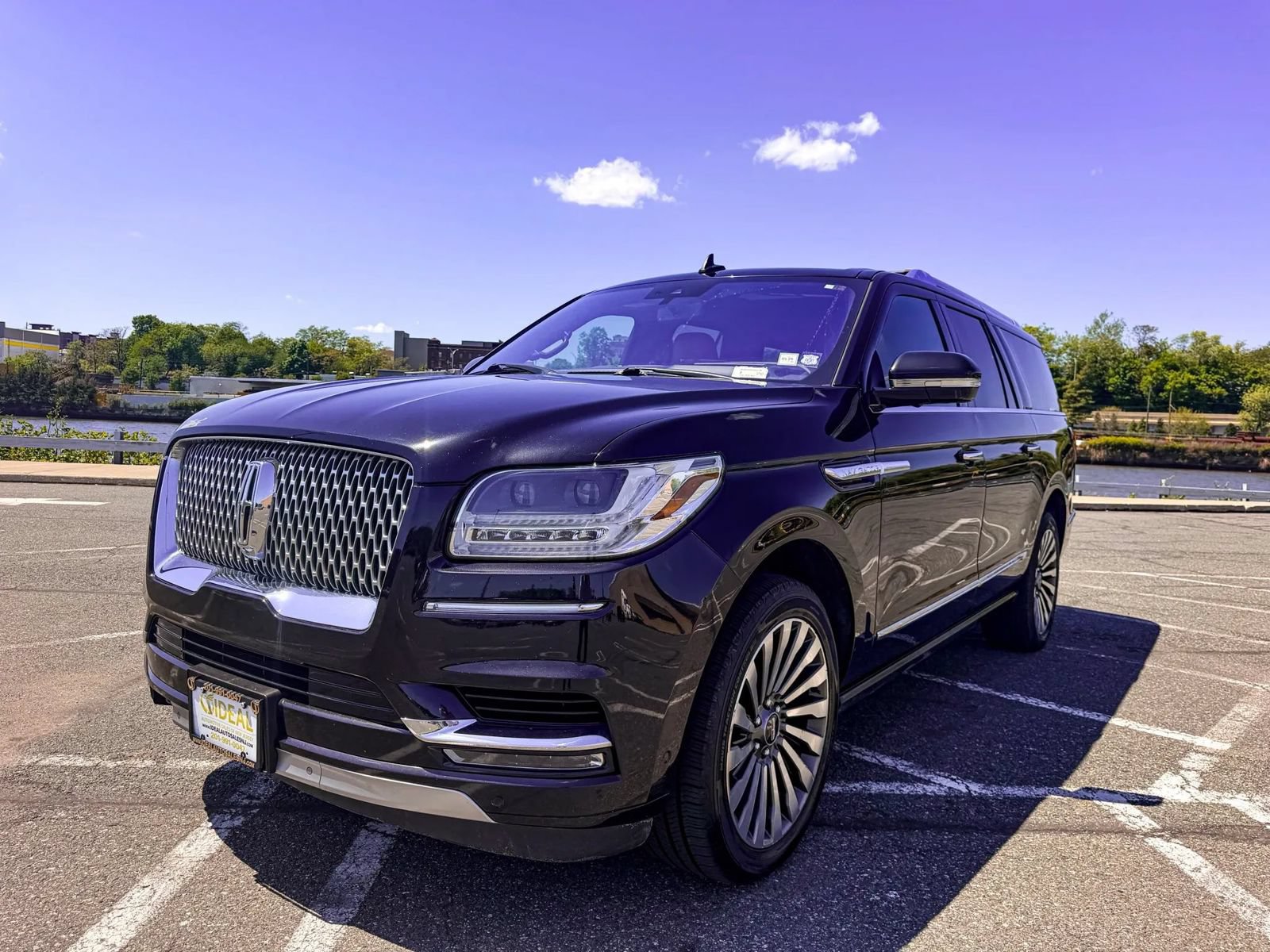 Used 2019 Lincoln Navigator L Reserve w/ Cargo Package AWD/4WD image 3