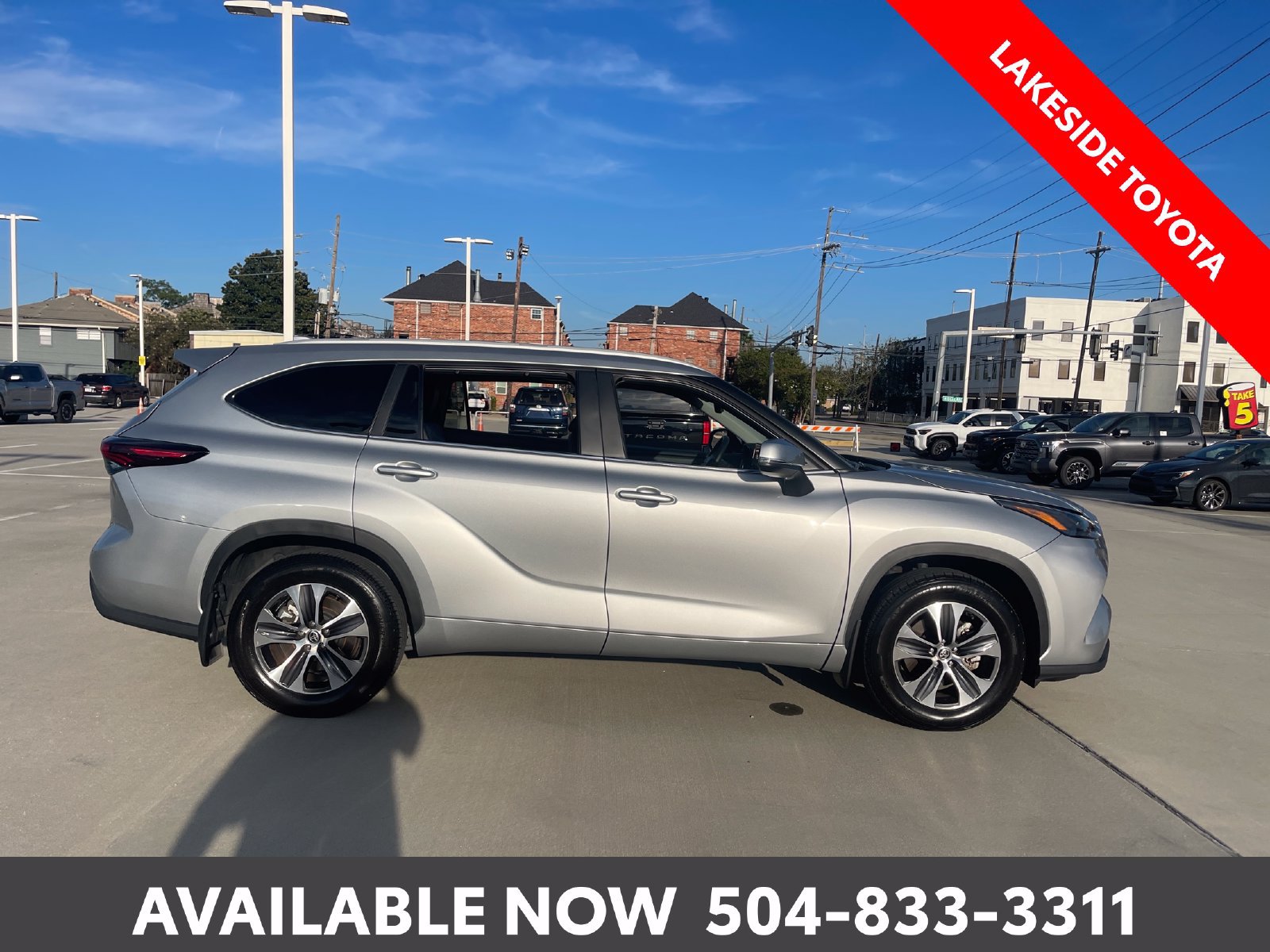 Used 2024 Toyota Highlander XLE FWD image 6