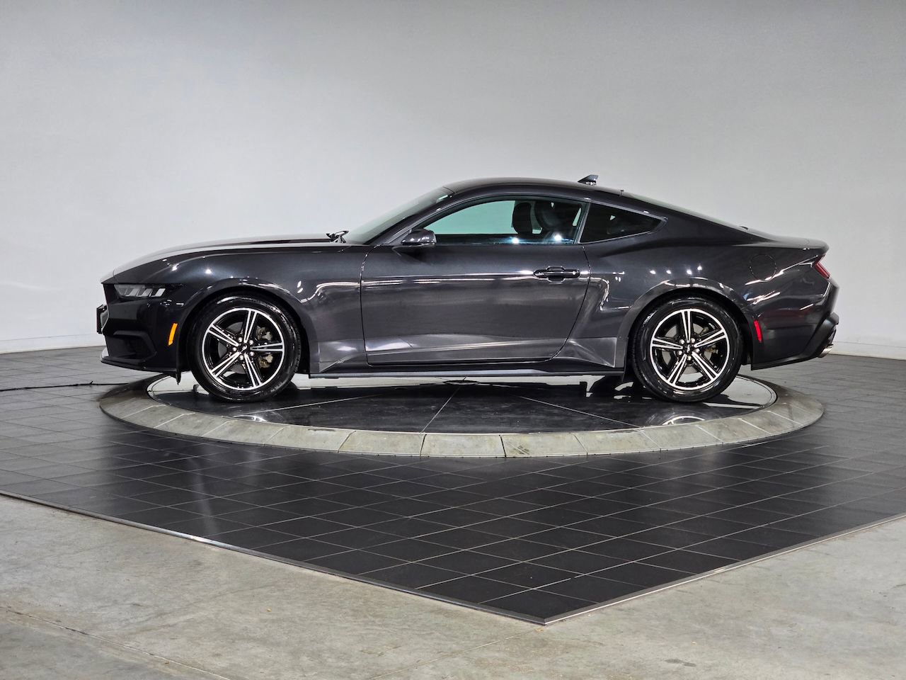 Used 2024 Ford Mustang Coupe image 6