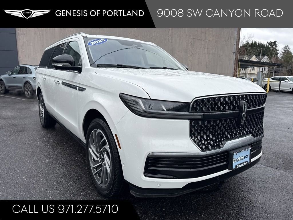 Used 2025 Lincoln Navigator L Reserve AWD/4WD image 1