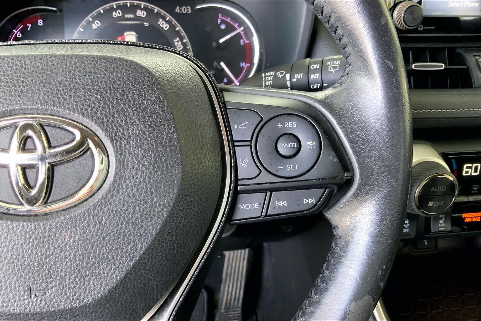Used 2020 Toyota RAV4 Limited FWD image 24