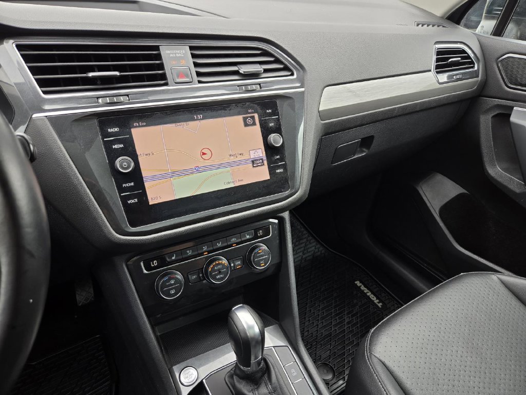 Used 2018 Volkswagen Tiguan SEL AWD/4WD image 23