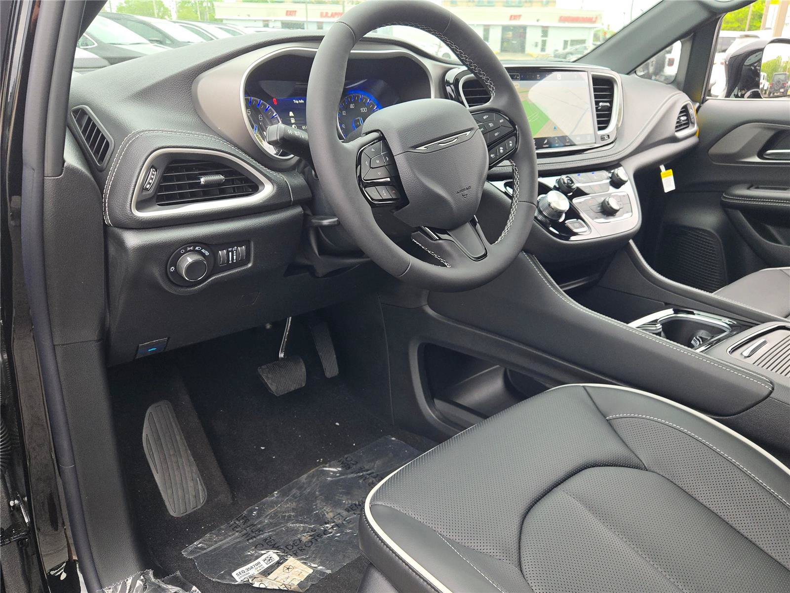 New 2027 Chrysler Pacifica Limited AWD/4WD image 25