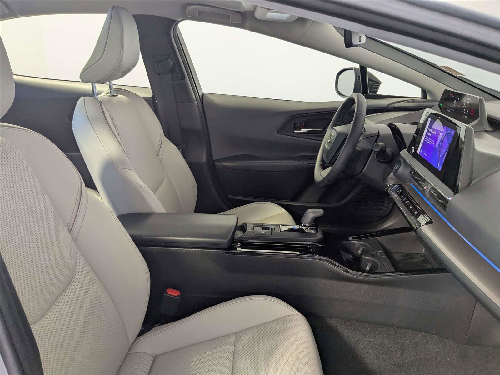 Used 2023 Toyota Prius XLE FWD image 33