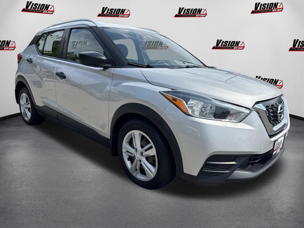Used 2018 Nissan Kicks S FWD image 3