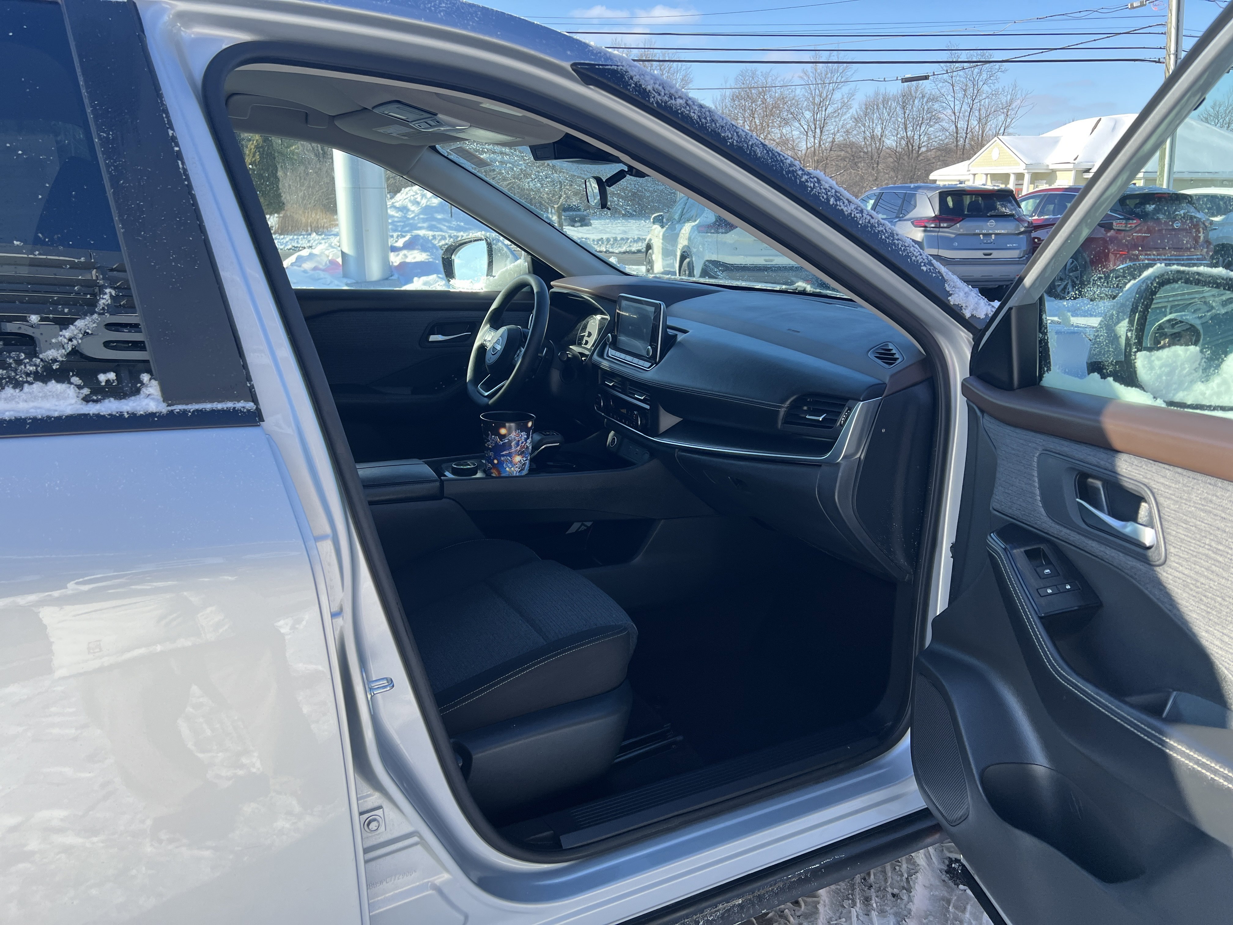 Used 2023 Nissan Rogue SV image 13