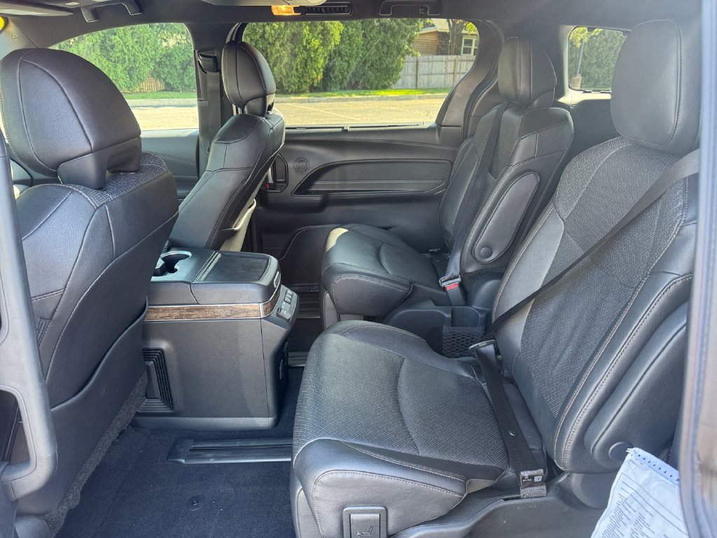 Used 2026 Toyota Sienna Platinum AWD/4WD image 19