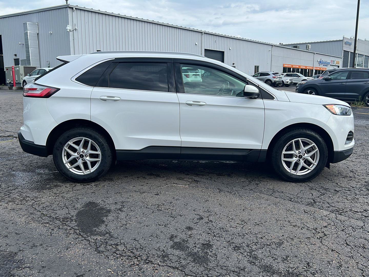 Used 2023 Ford Edge SEL AWD/4WD image 19