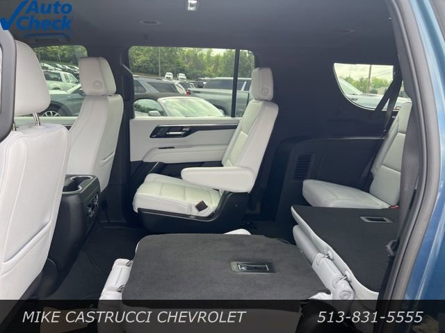 Used 2025 Chevrolet Suburban Premier AWD/4WD image 7