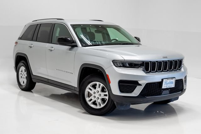 Used 2024 Jeep Grand Cherokee Laredo AWD/4WD image 6