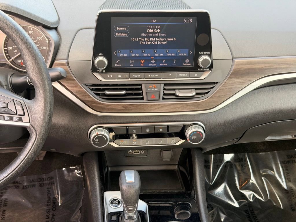 Used 2024 Nissan Altima 2.5 SV FWD image 18