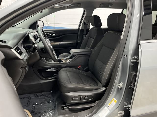 Used 2023 GMC Acadia SLE image 4