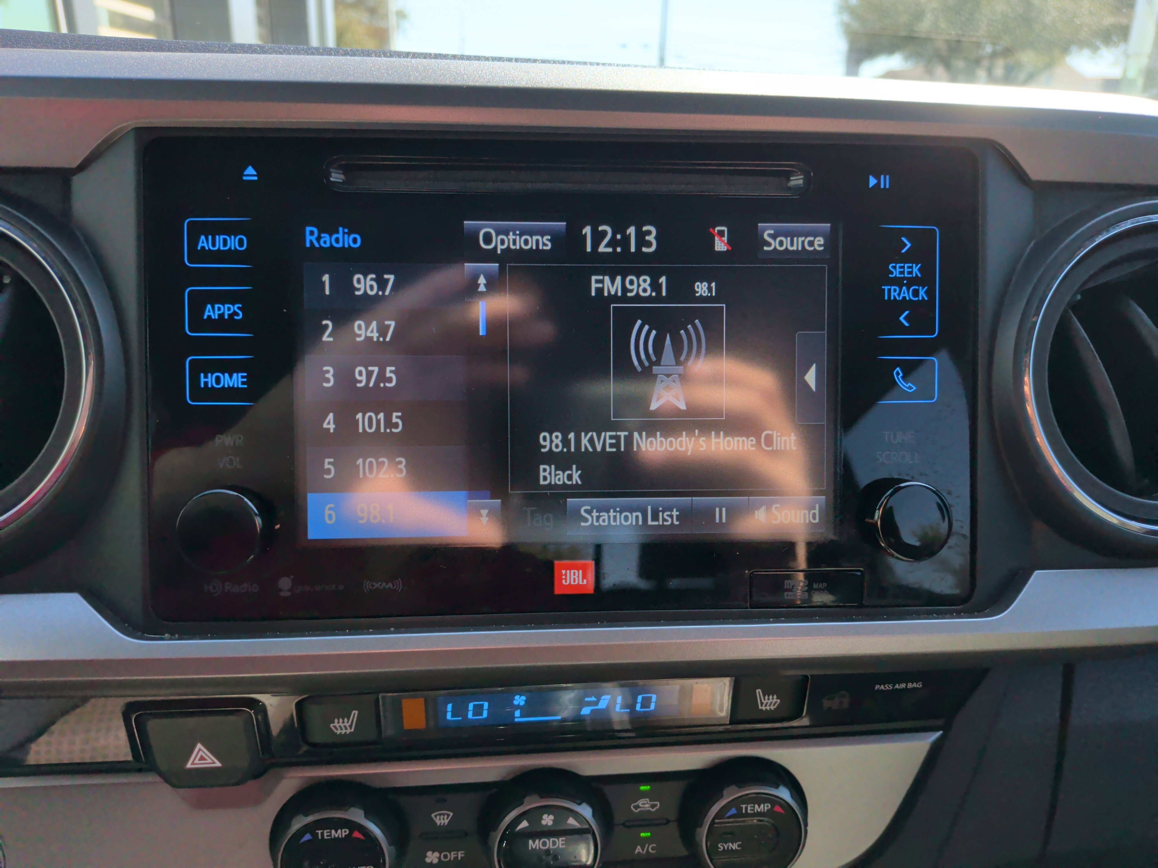 Used 2018 Toyota Tacoma Limited image 23