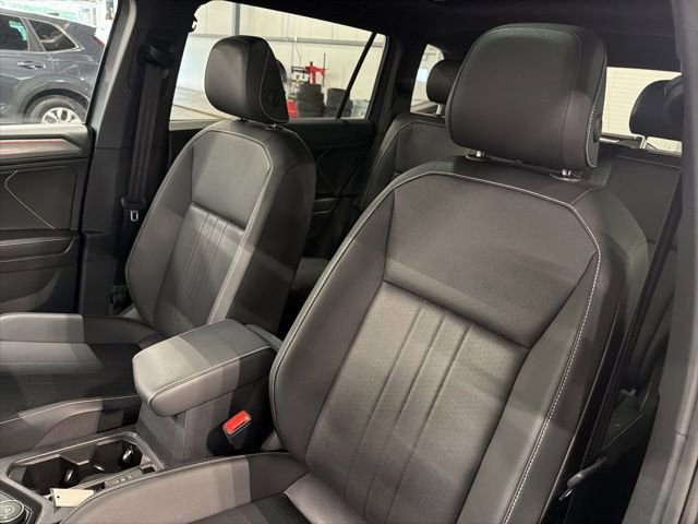 Used 2023 Volkswagen Tiguan SE R-Line AWD/4WD image 9