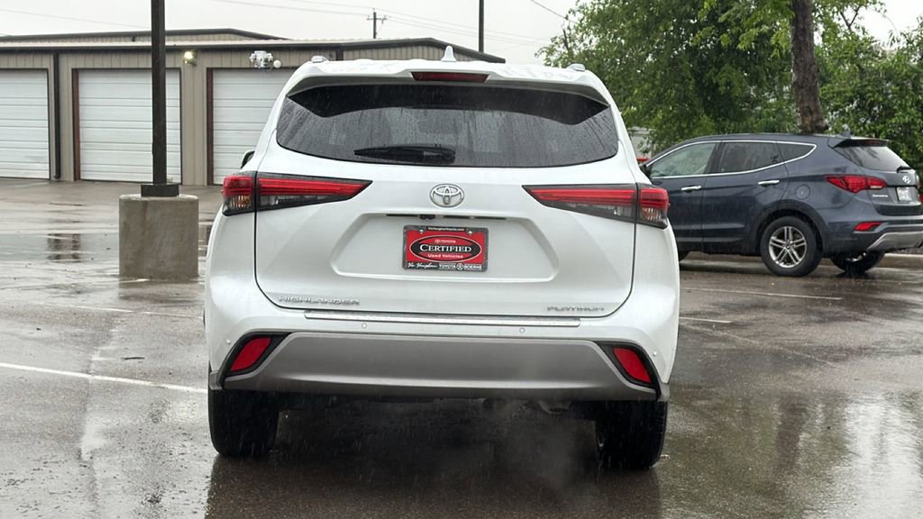 Used 2023 Toyota Highlander Platinum FWD image 7